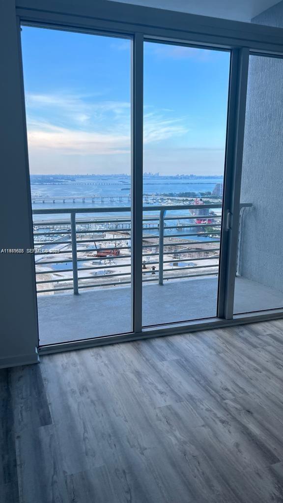 335 S BISCAYNE BL UPH-00