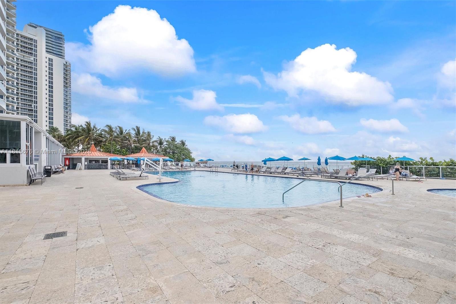 THE AVENTURA BEACH CLUB C - Residential