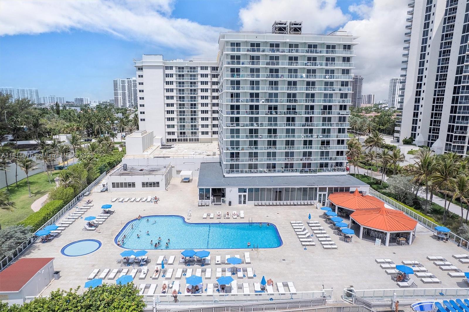 THE AVENTURA BEACH CLUB C - Residential
