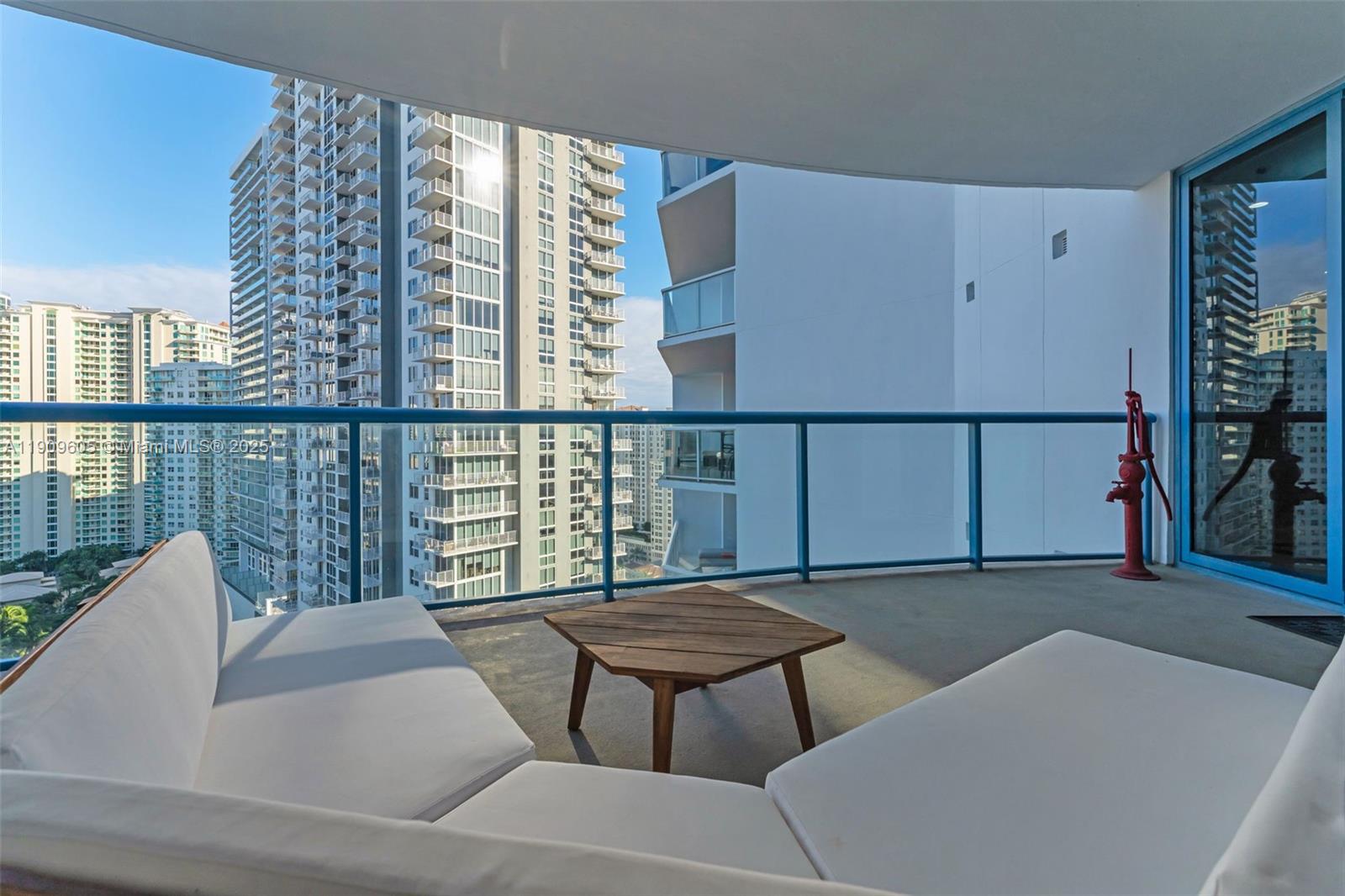 LAS OLAS RIVER HOUSE COND - Residential