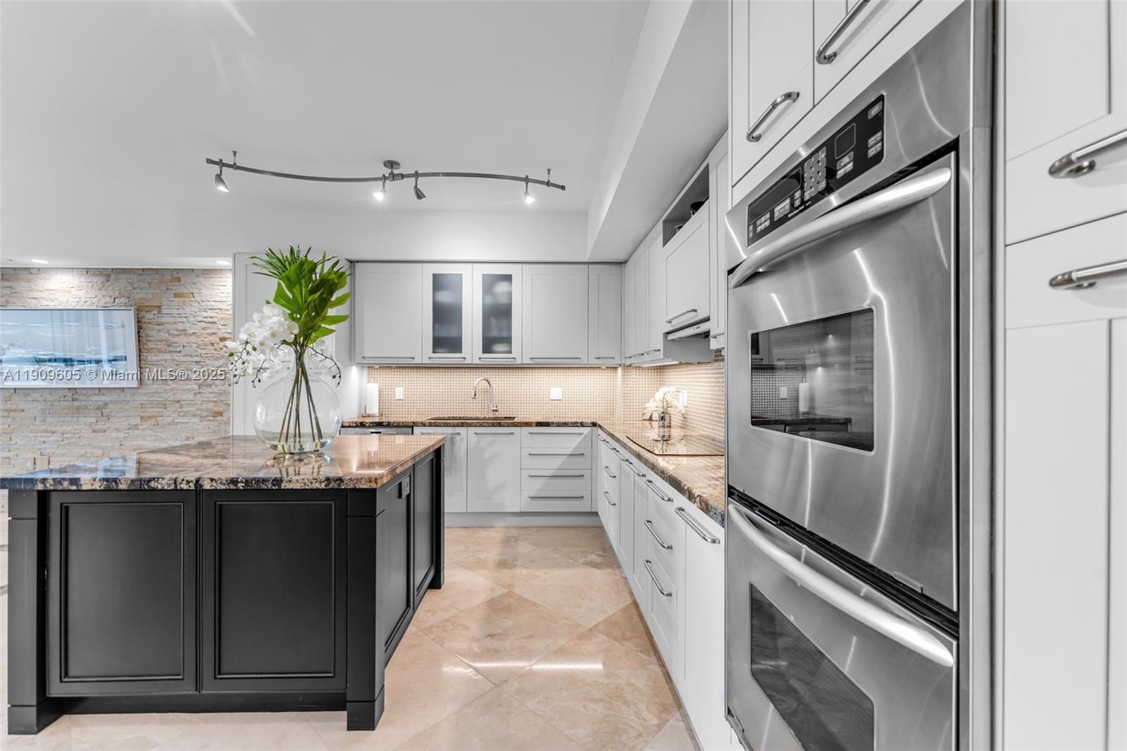 LAS OLAS RIVER HOUSE COND - Residential