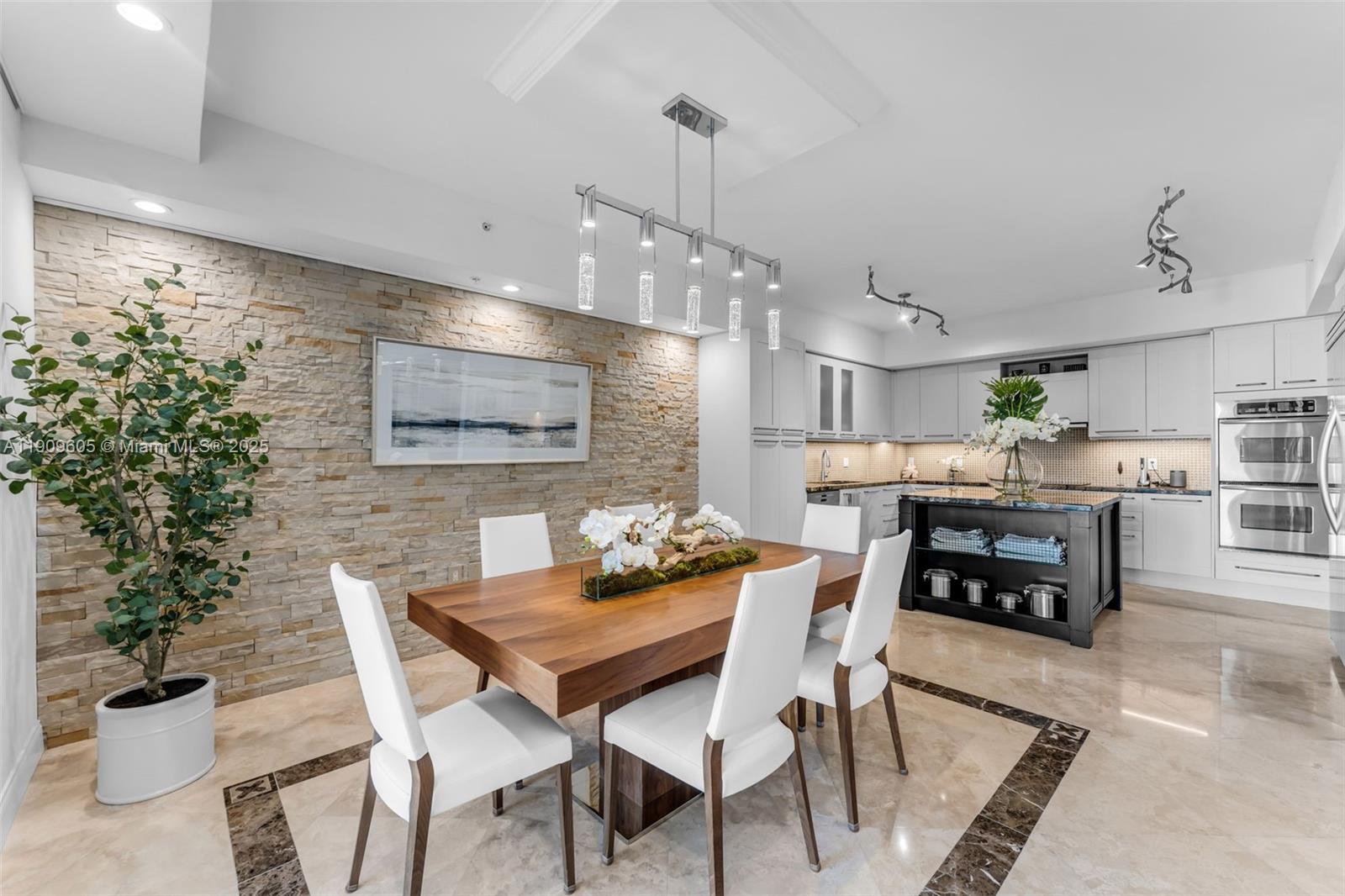 LAS OLAS RIVER HOUSE COND - Residential