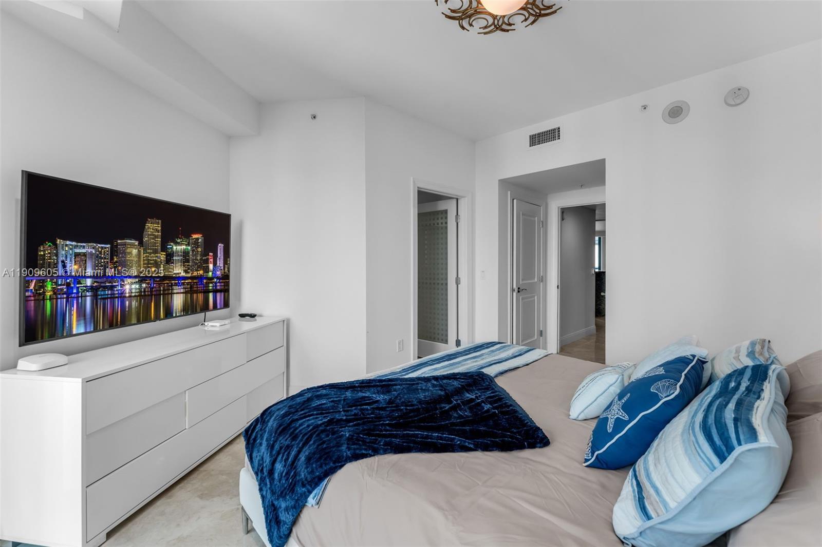 LAS OLAS RIVER HOUSE COND - Residential