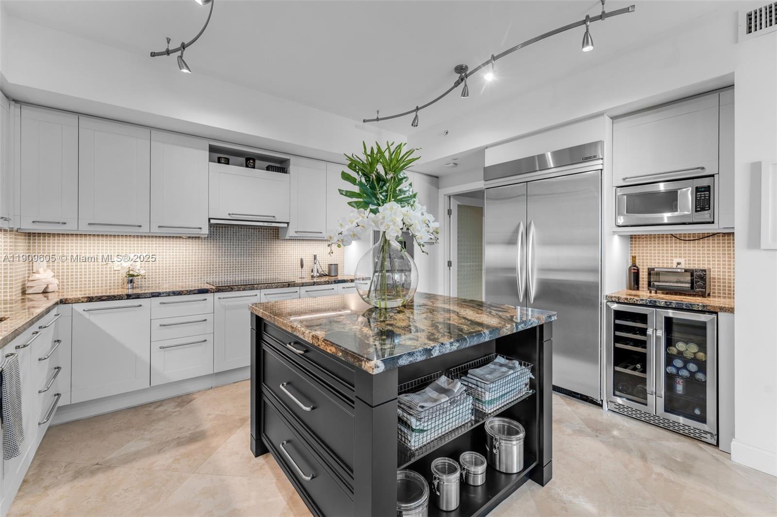 LAS OLAS RIVER HOUSE COND - Residential