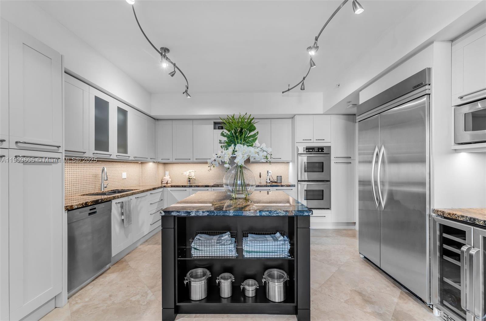 LAS OLAS RIVER HOUSE COND - Residential