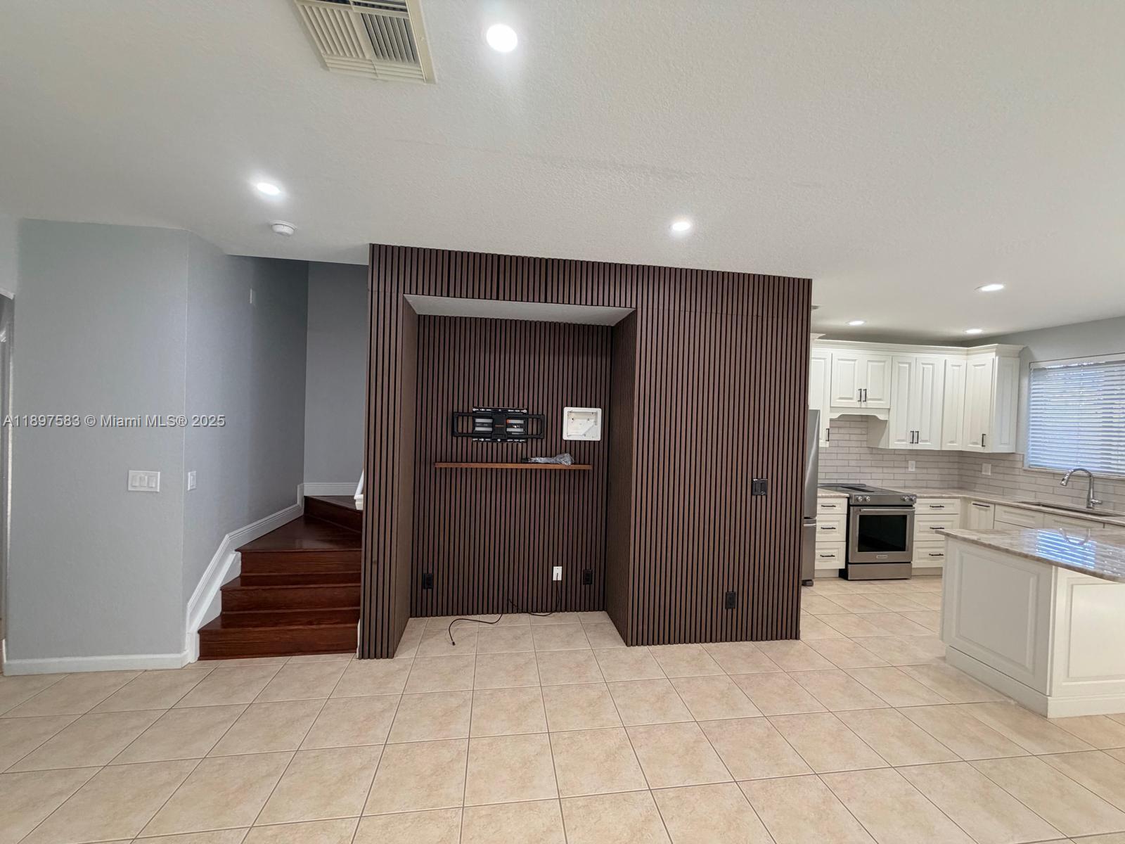 SIERRA BAY - Residential Lease