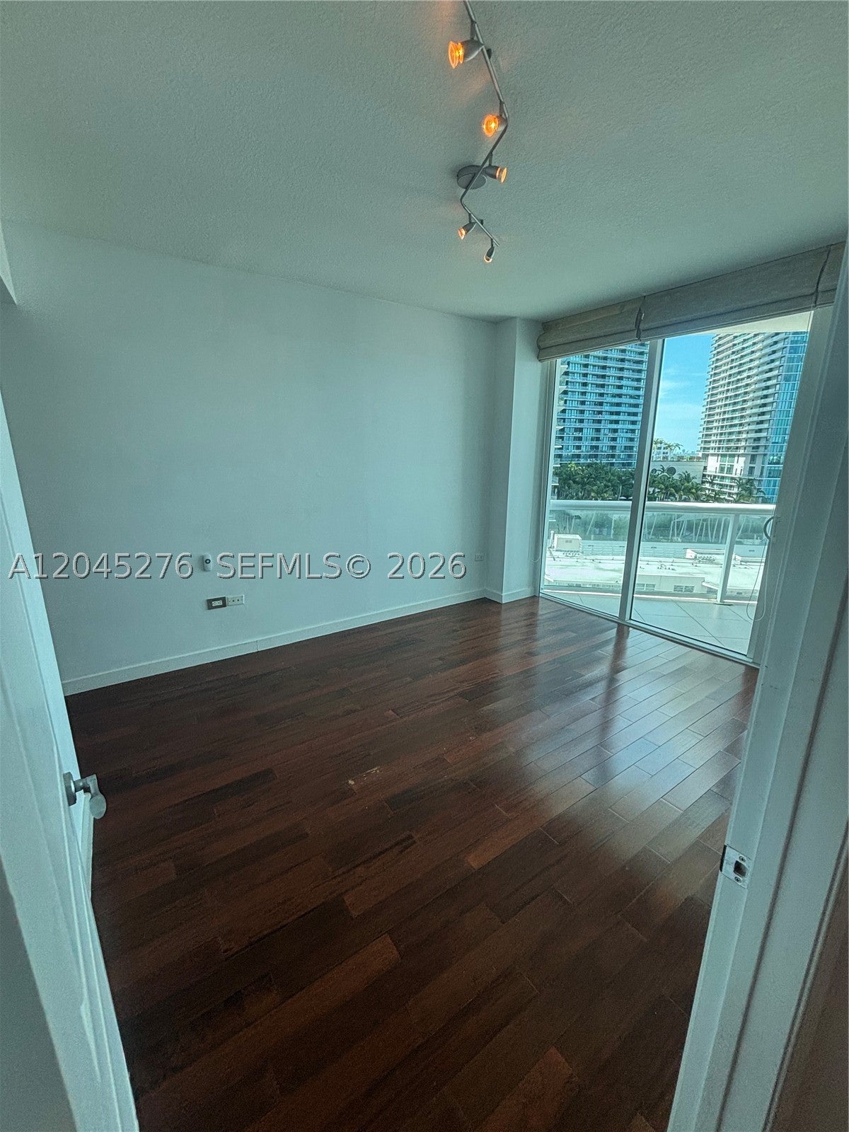 480 NE 30th St 1004