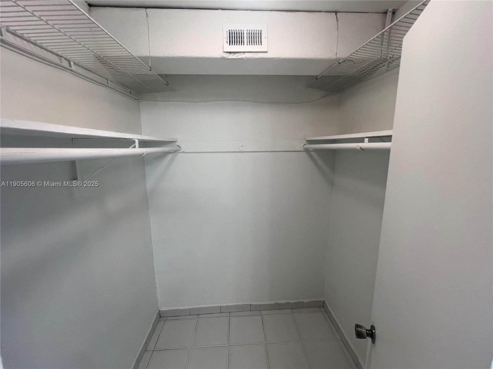 THE PRESIDENTIAL CONDO - Residential Lease