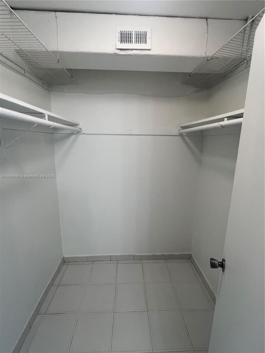 THE PRESIDENTIAL CONDO - Residential Lease