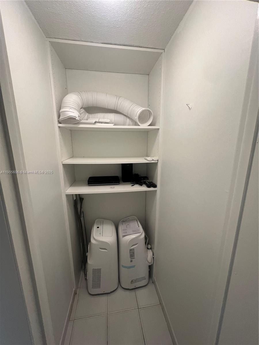 THE PRESIDENTIAL CONDO - Residential Lease