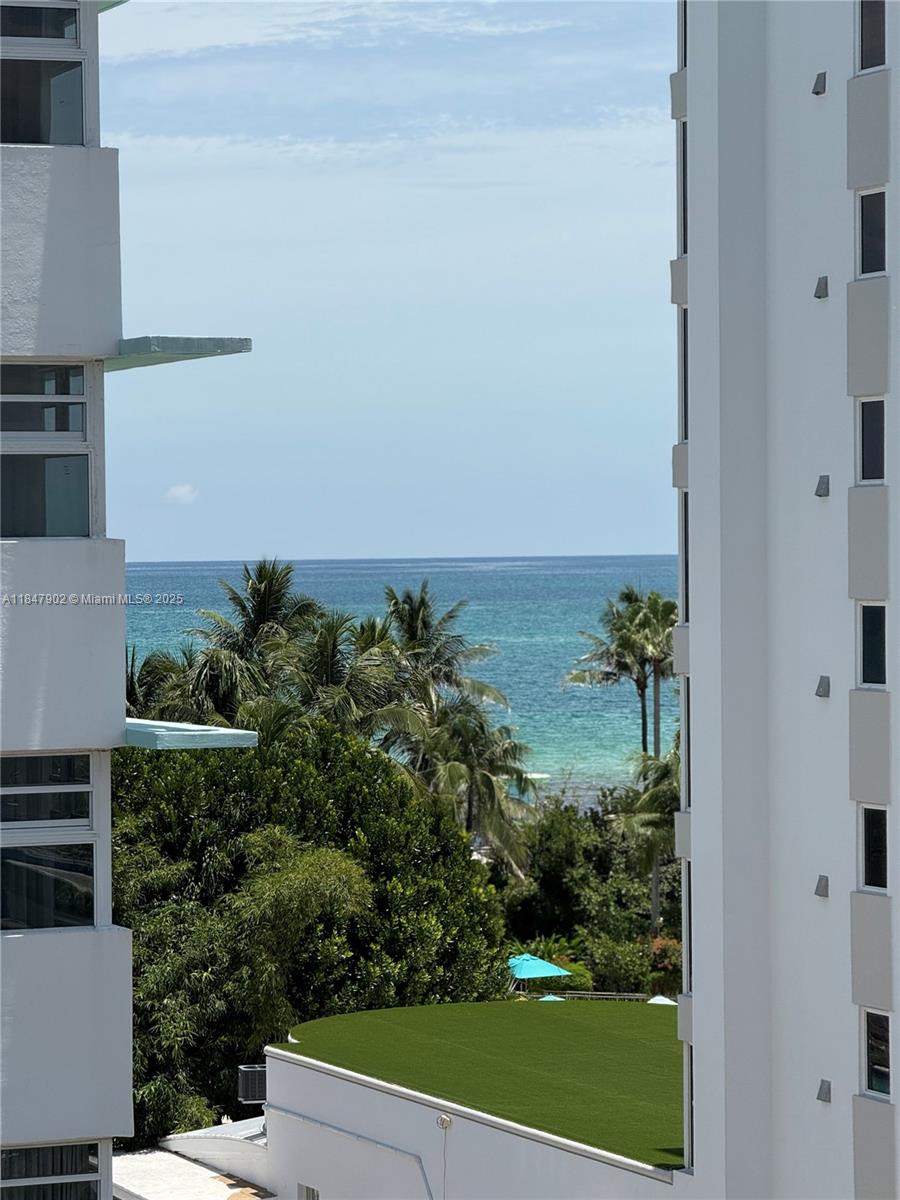 BEAUTIFULLY REMODELED BRIGHT EXTRA LARGE STUDIO APT WITH SEPERATE KITCHEN . LARGE WALK IN CLOSET .
OCEAN VIEW , BALCONY. QUIET SECURE BUILDING. ACROSS THE BEACH , WALK TO SHOPPING , RESTARAUNTS AND NIGHTLIFE. NEAR LINCLON ROAD MALL AND SOUTH BEACH.
ASSIGNED PARKING AVAILBLE FOR AN ADDITIONAL FEE.