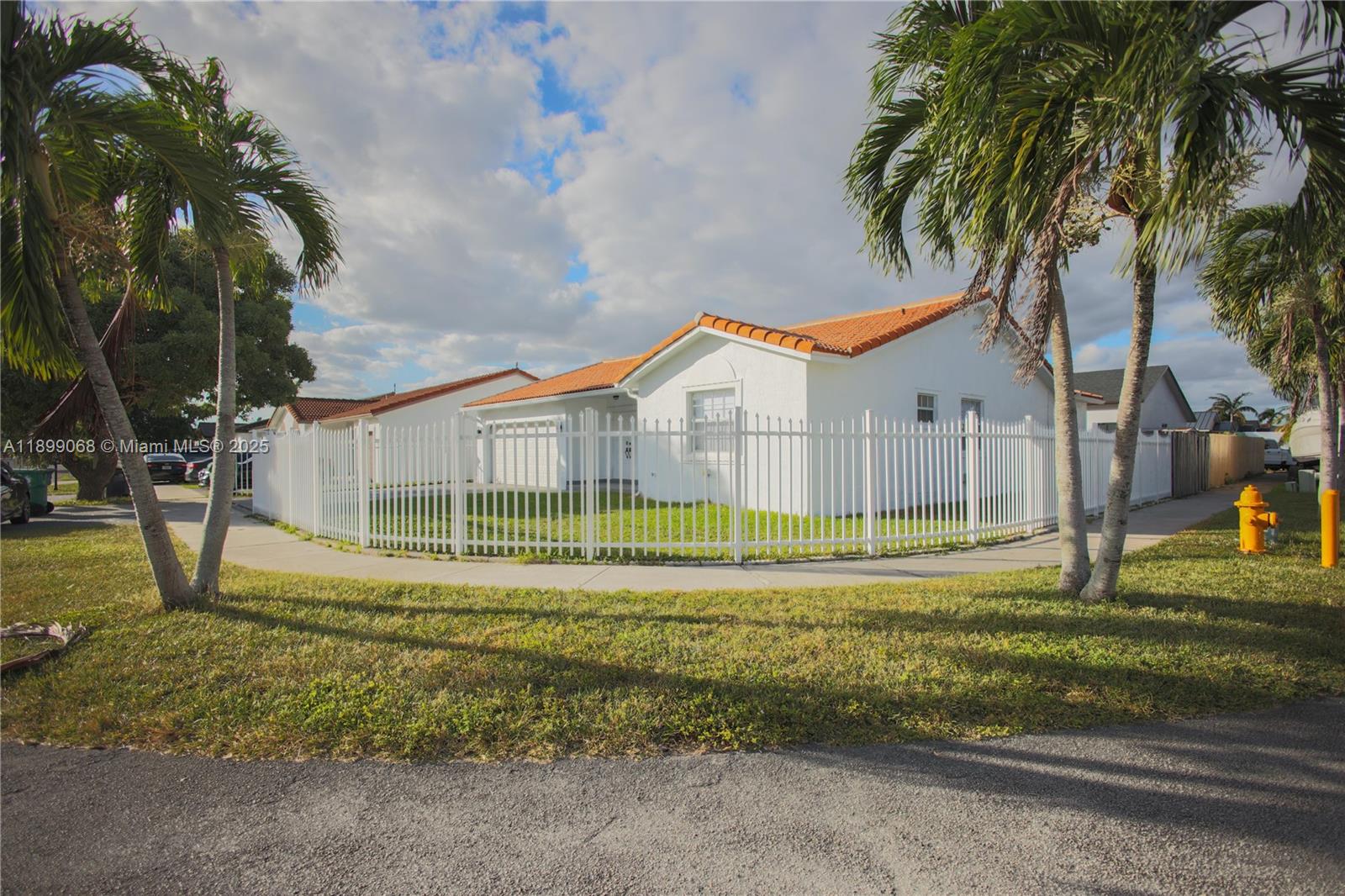 14443 SW 172nd Ln, Miami, FL, 33177/$649,000 2 14443 SW 172nd Ln