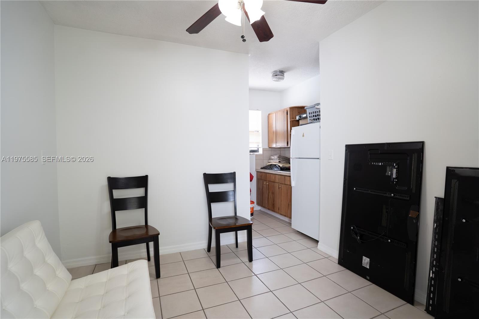 TAMIAMI LAKES SEC 3 - Residential Lease