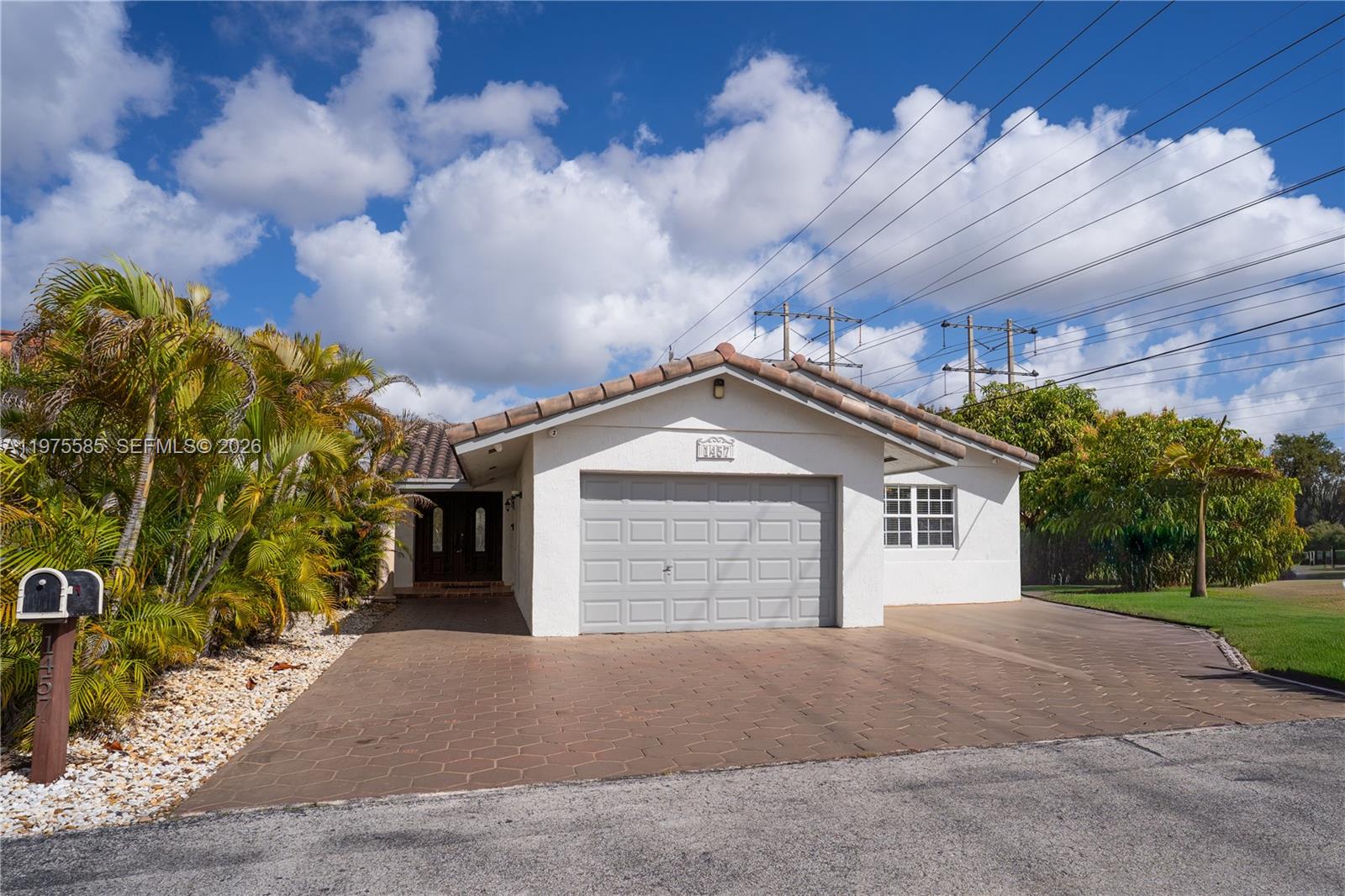 TAMIAMI LAKES SEC 3 - Residential Lease