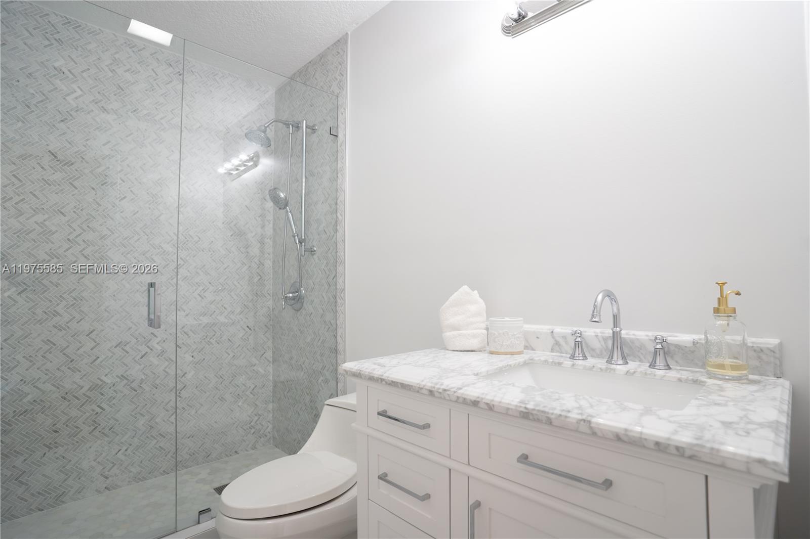 TAMIAMI LAKES SEC 3 - Residential Lease