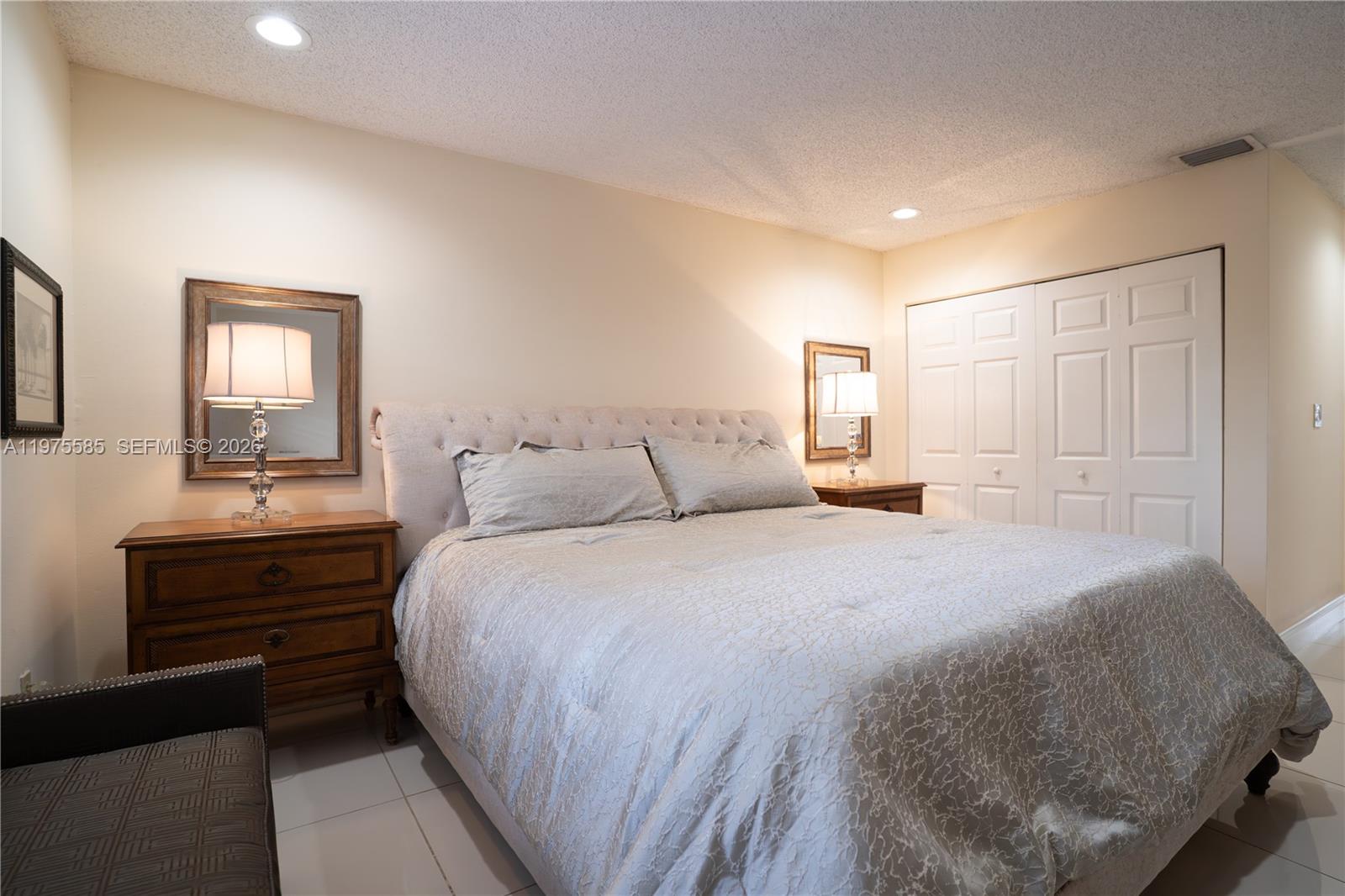 TAMIAMI LAKES SEC 3 - Residential Lease