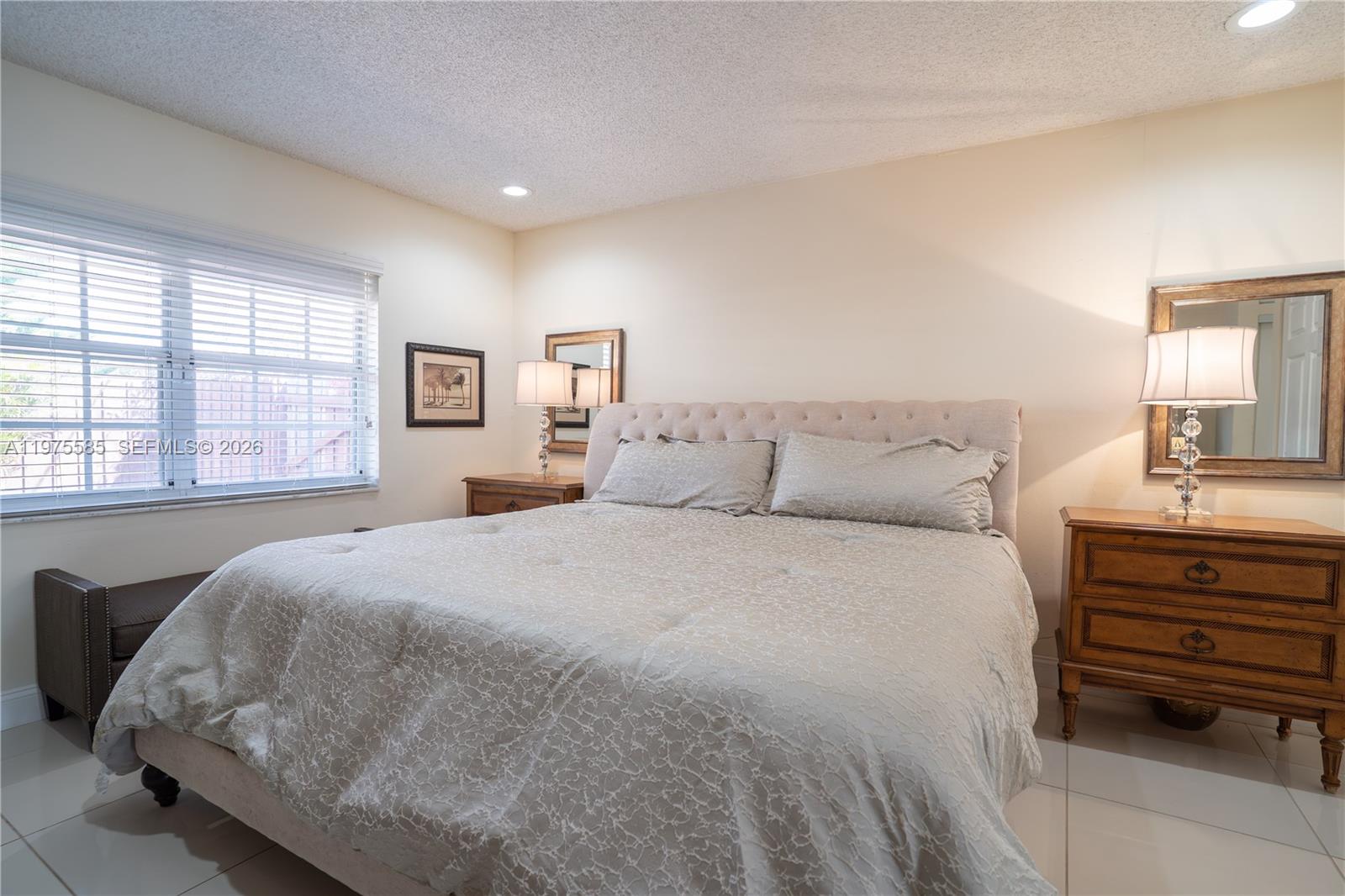 TAMIAMI LAKES SEC 3 - Residential Lease