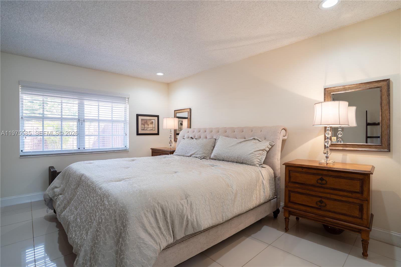 TAMIAMI LAKES SEC 3 - Residential Lease