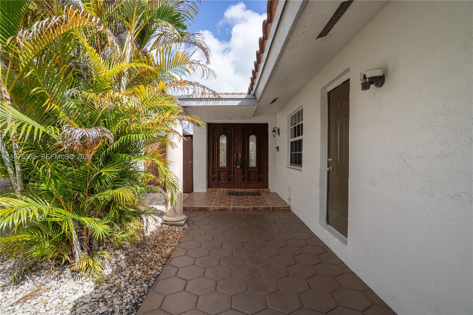 TAMIAMI LAKES SEC 3 - Residential Lease