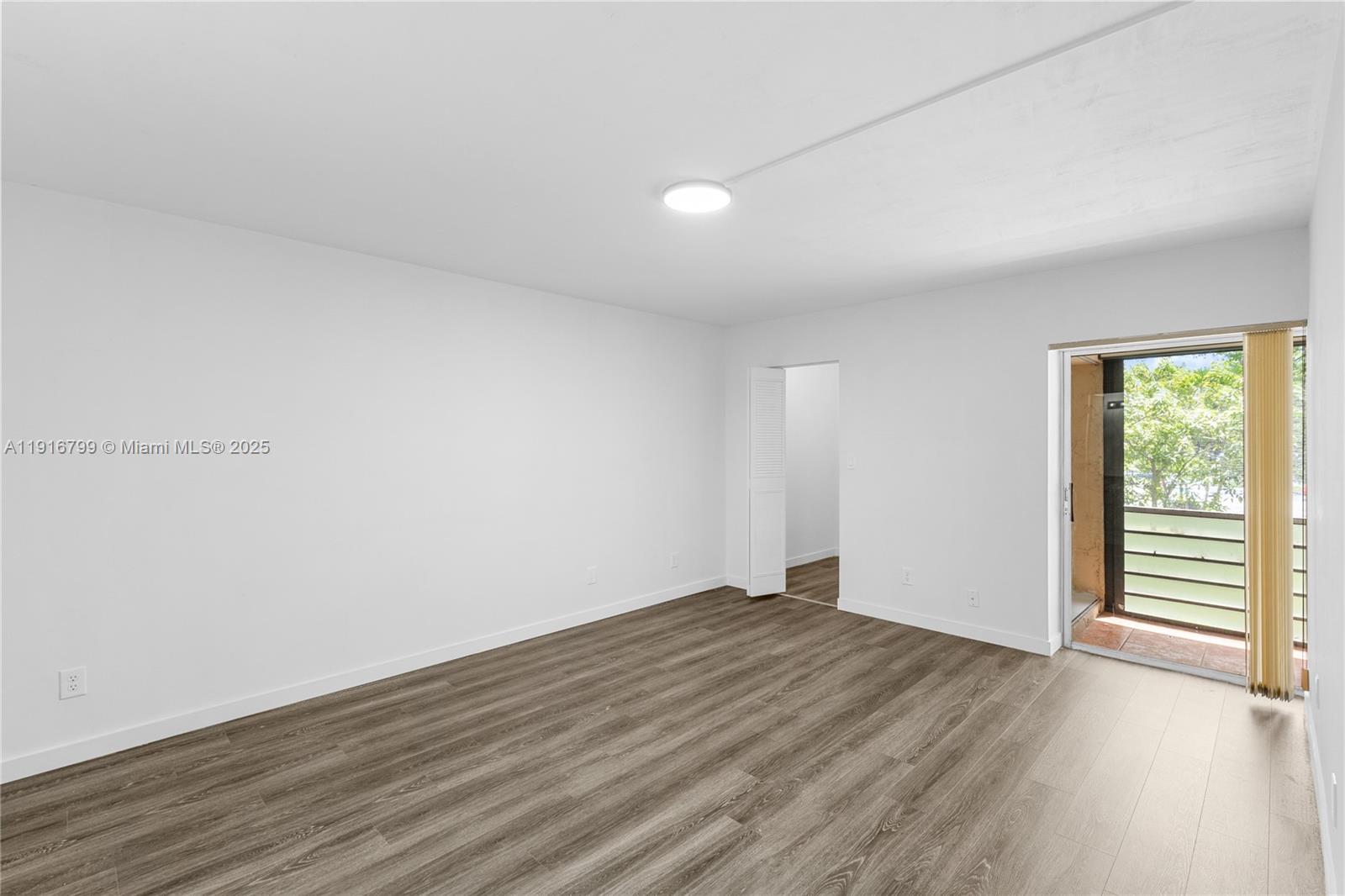 LAS VISTAS B IN INVERRARY - Residential