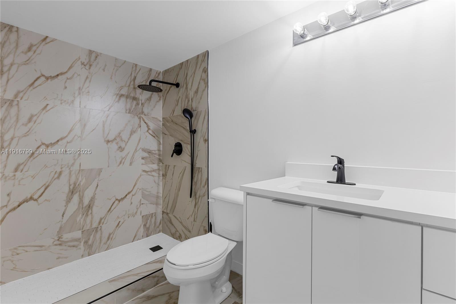 LAS VISTAS B IN INVERRARY - Residential