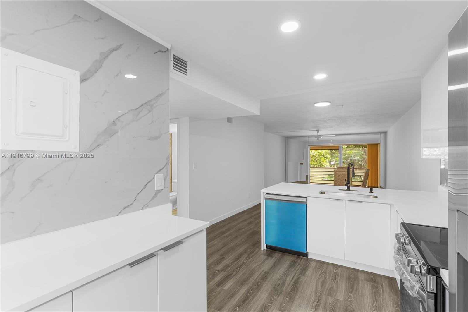 LAS VISTAS B IN INVERRARY - Residential