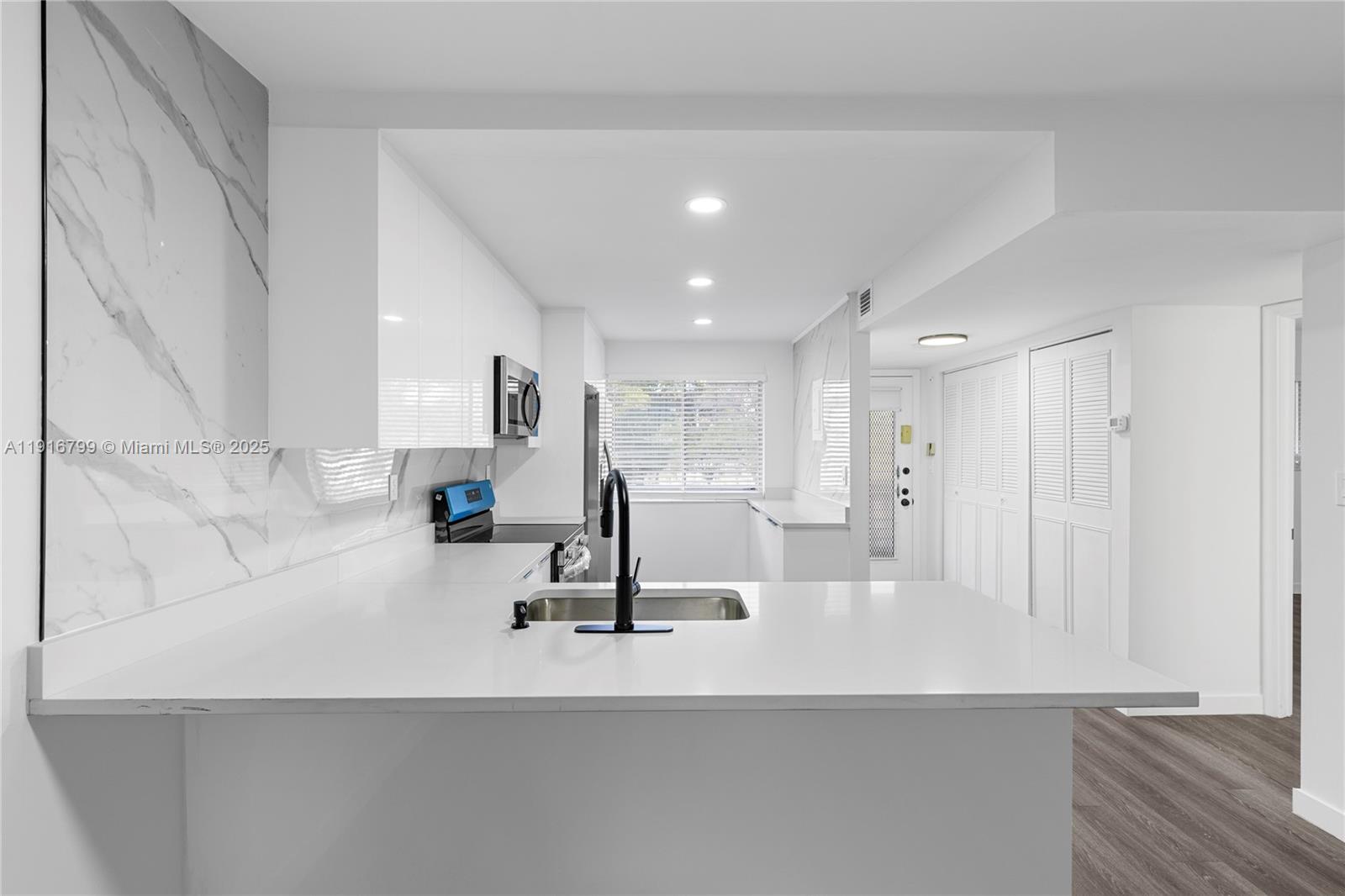 LAS VISTAS B IN INVERRARY - Residential