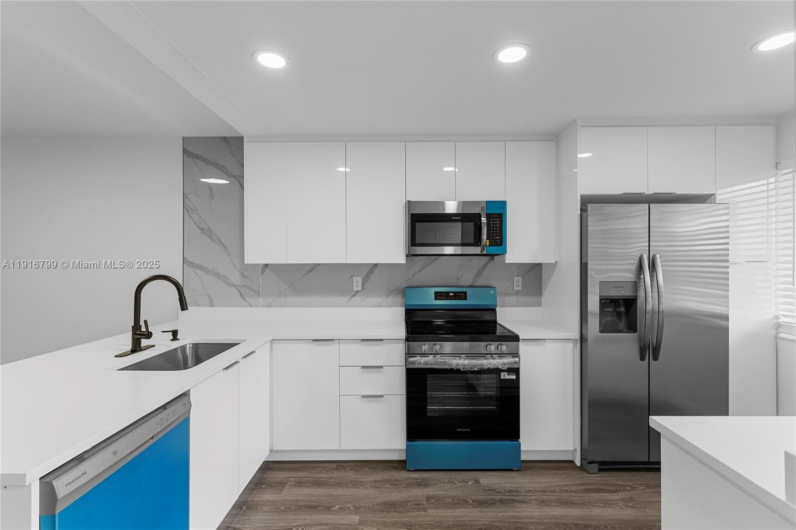 LAS VISTAS B IN INVERRARY - Residential