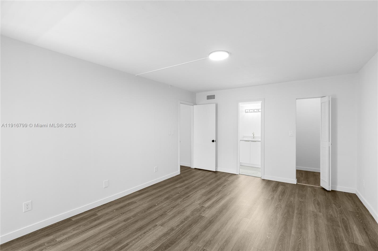 LAS VISTAS B IN INVERRARY - Residential