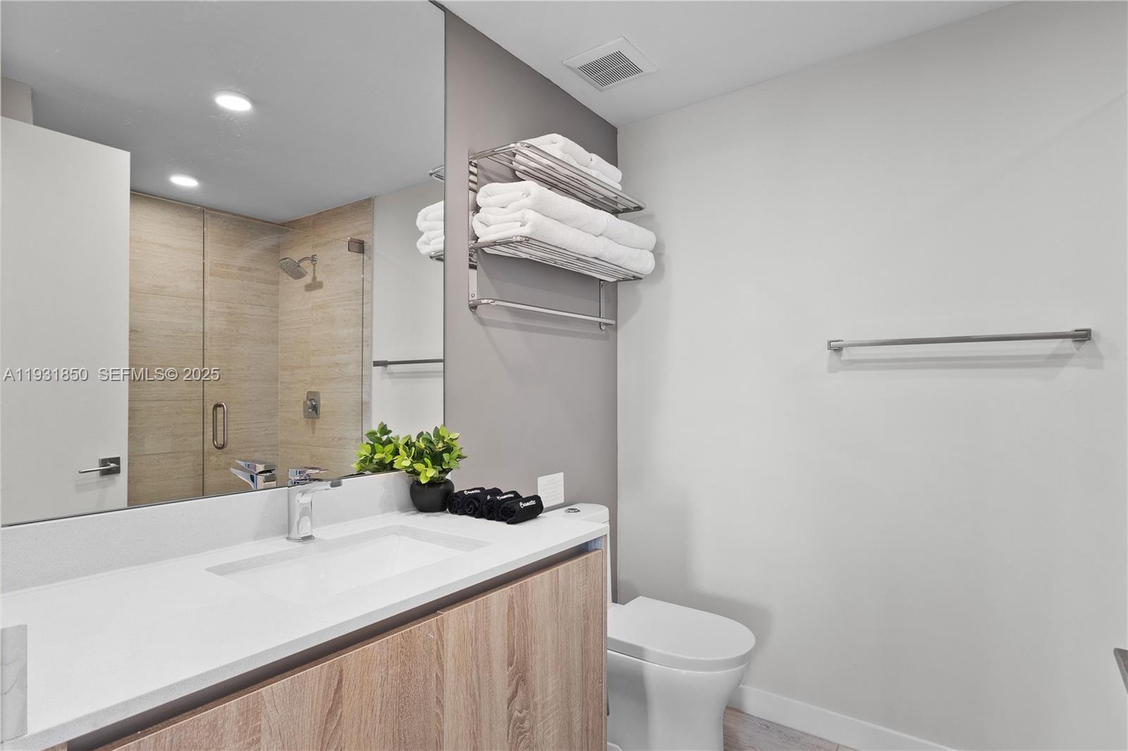 QUADRO CONDO - Residential