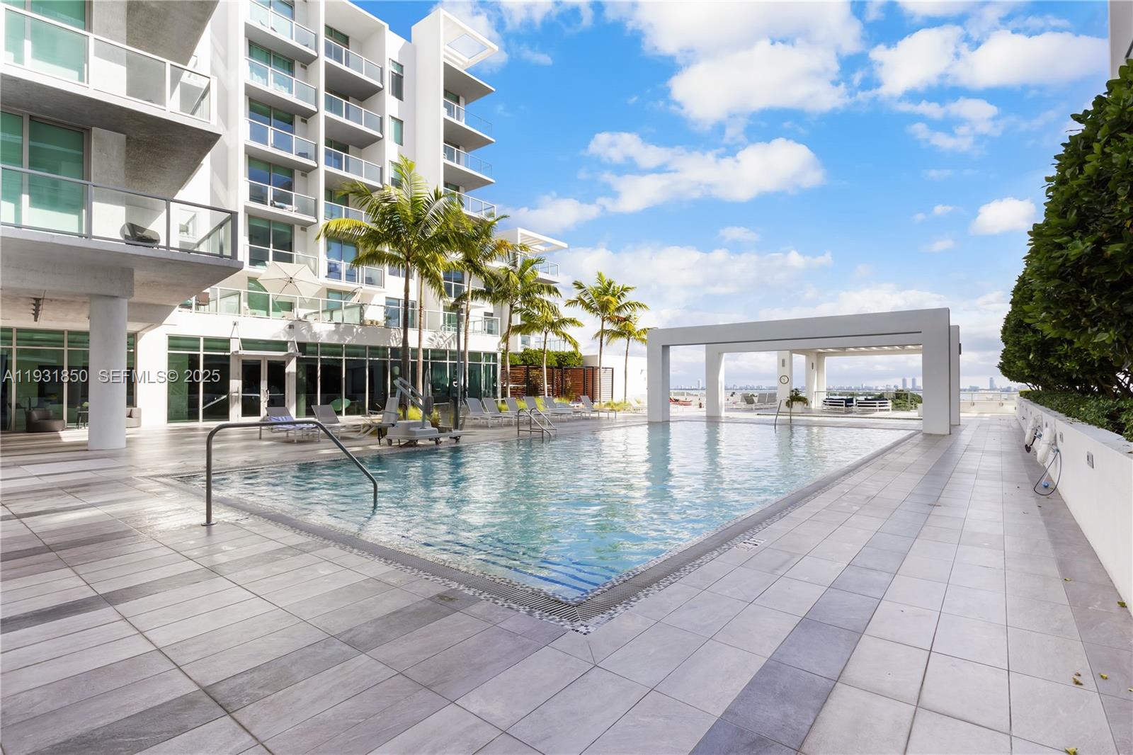 QUADRO CONDO - Residential