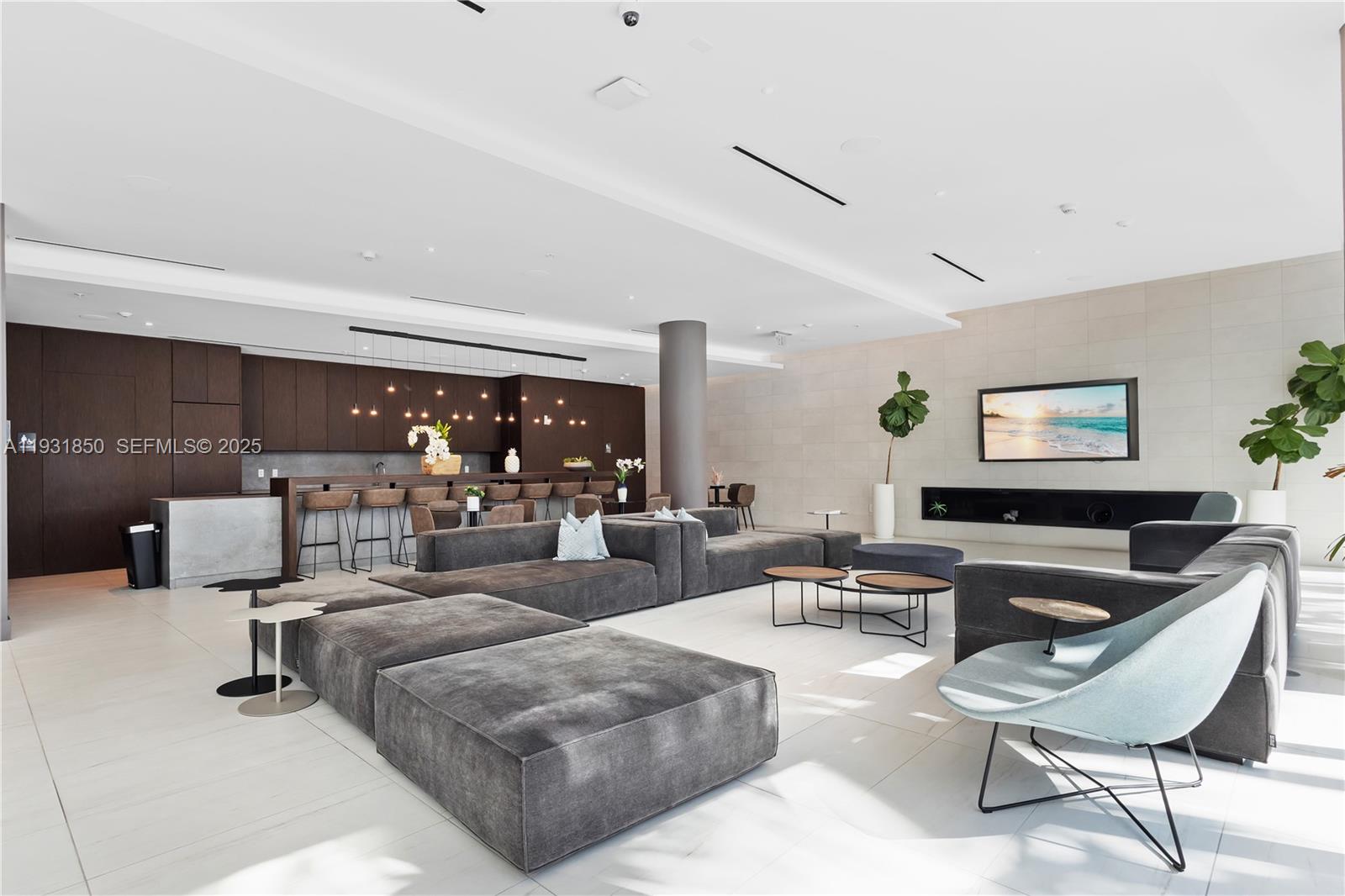 QUADRO CONDO - Residential