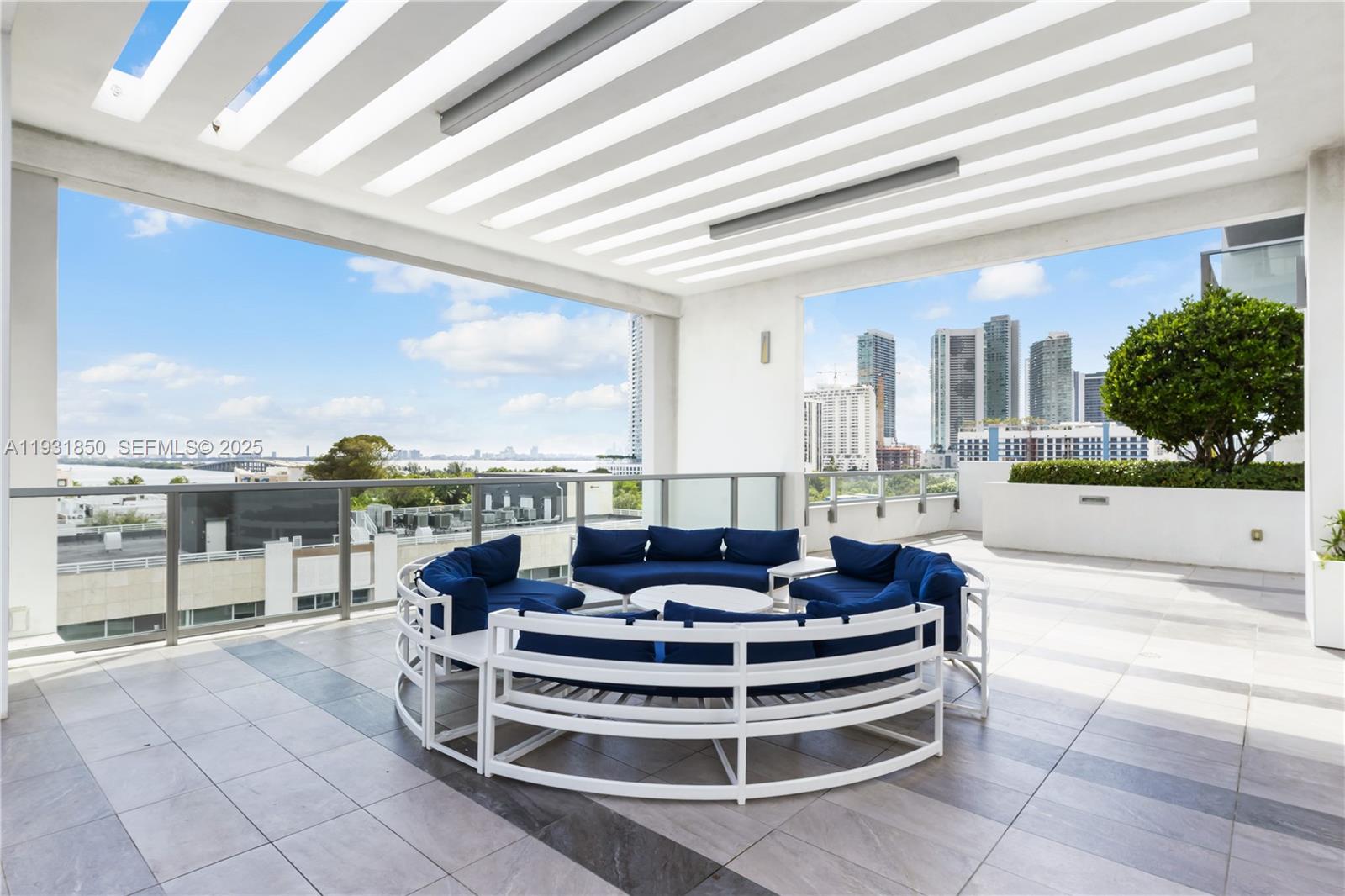 QUADRO CONDO - Residential