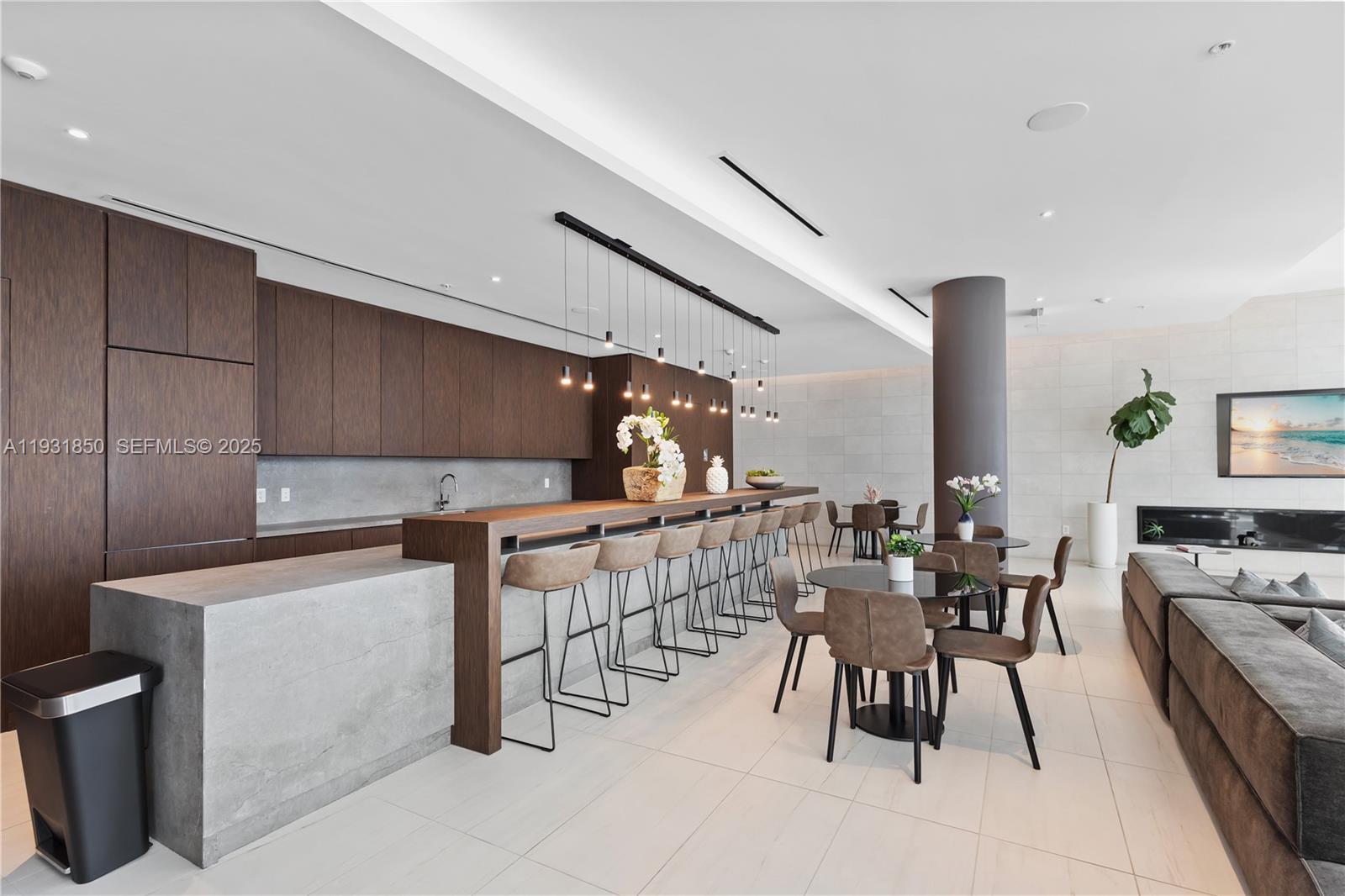 QUADRO CONDO - Residential