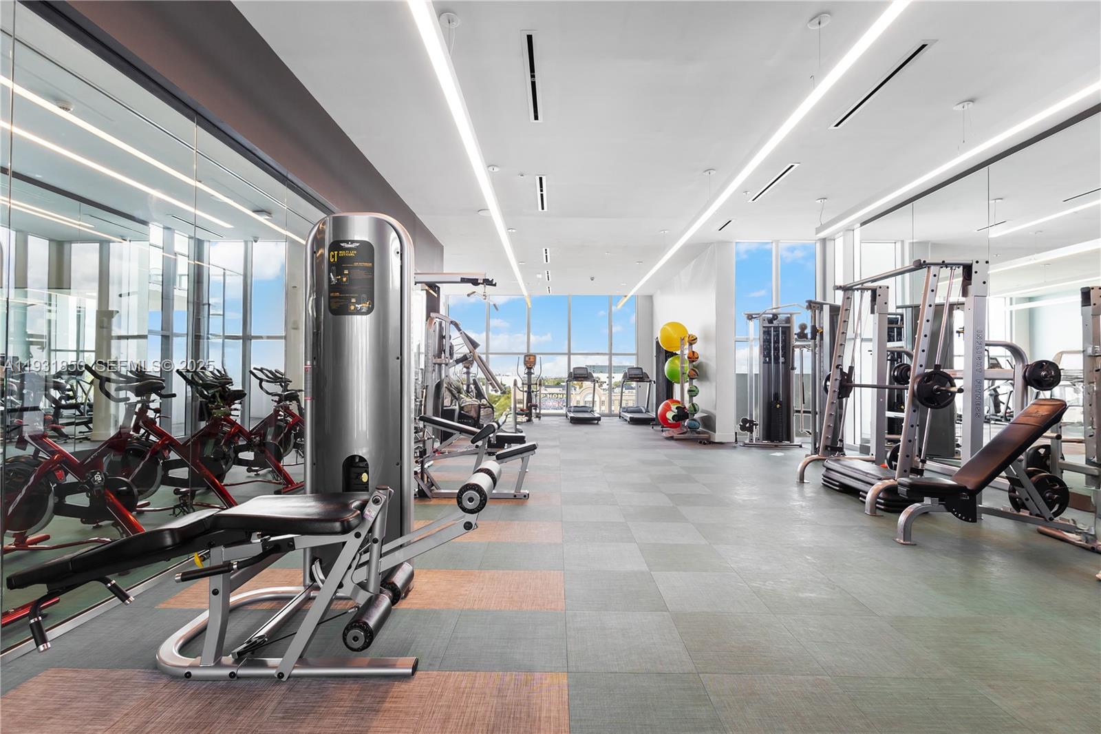 QUADRO CONDO - Residential