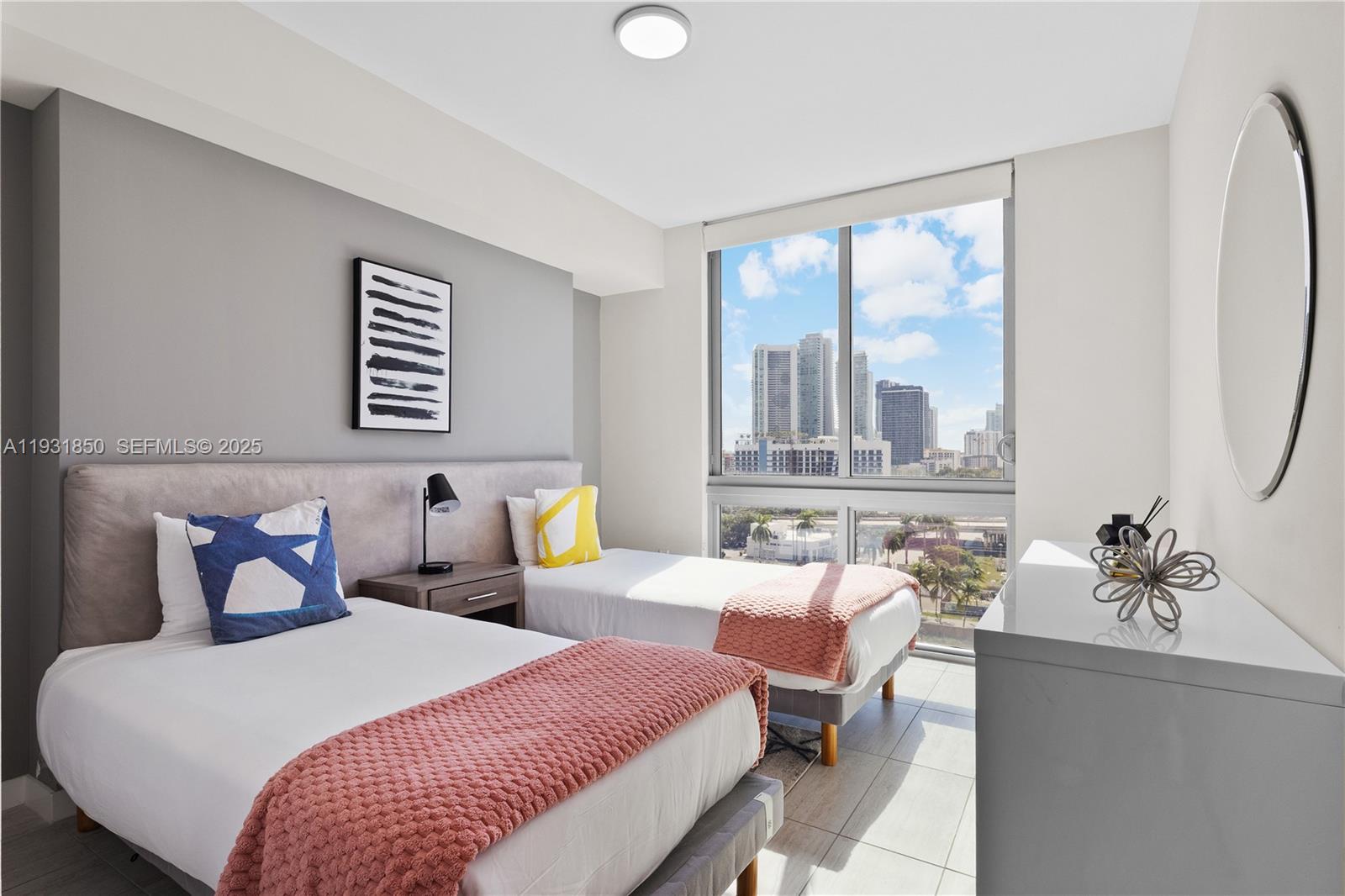 QUADRO CONDO - Residential