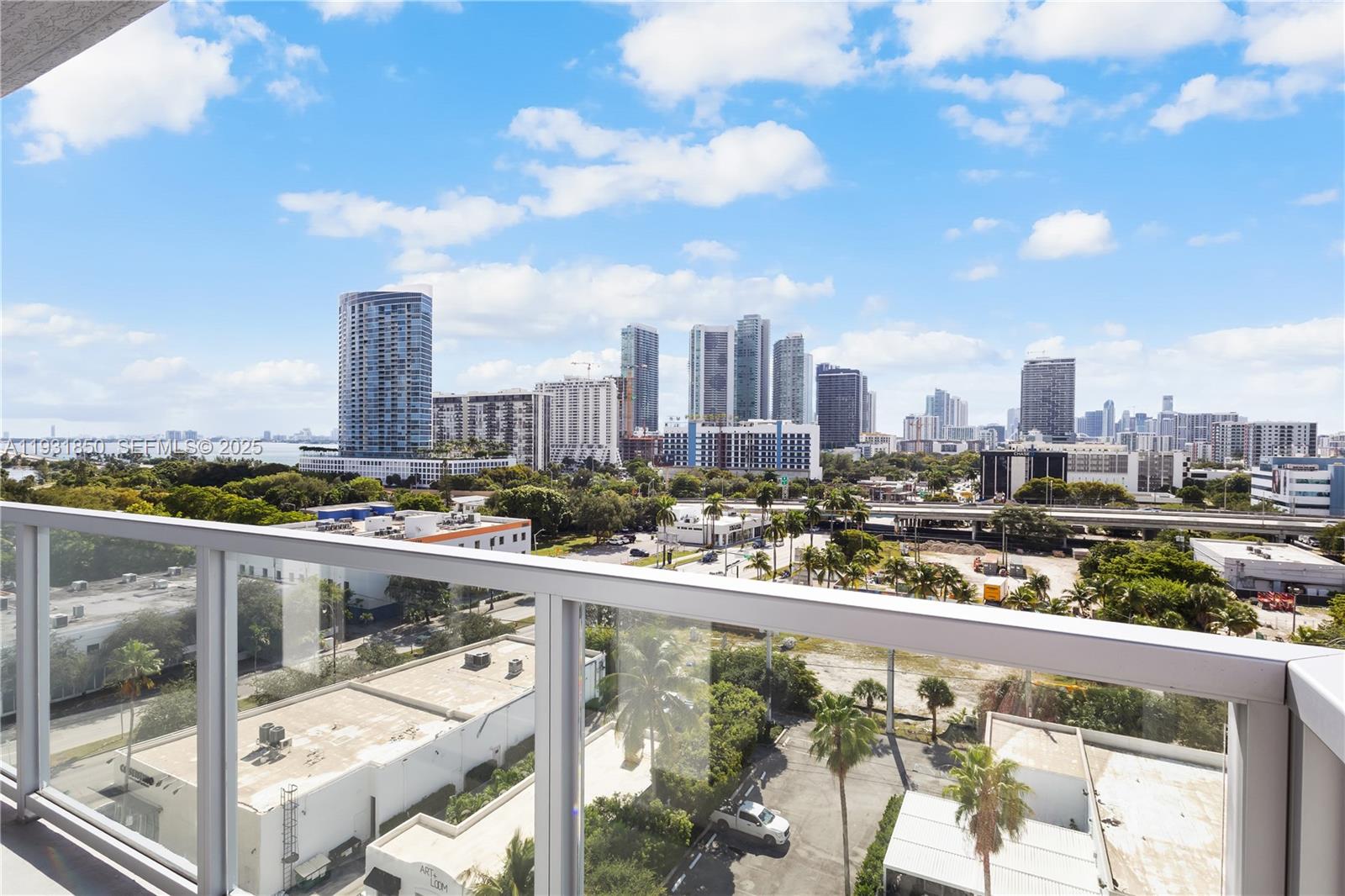 QUADRO CONDO - Residential