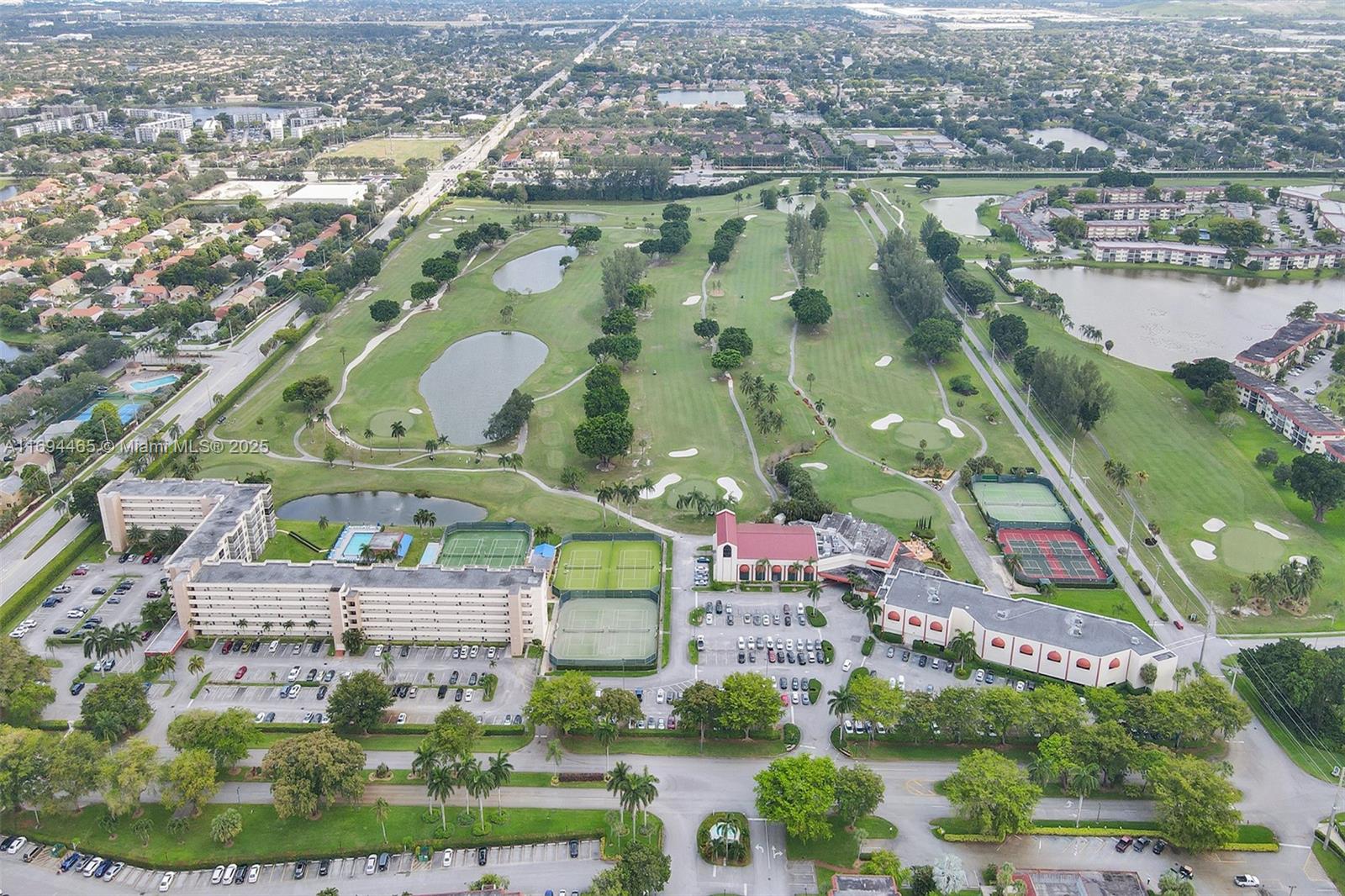 HOLLYBROOK GOLF AND - Residential