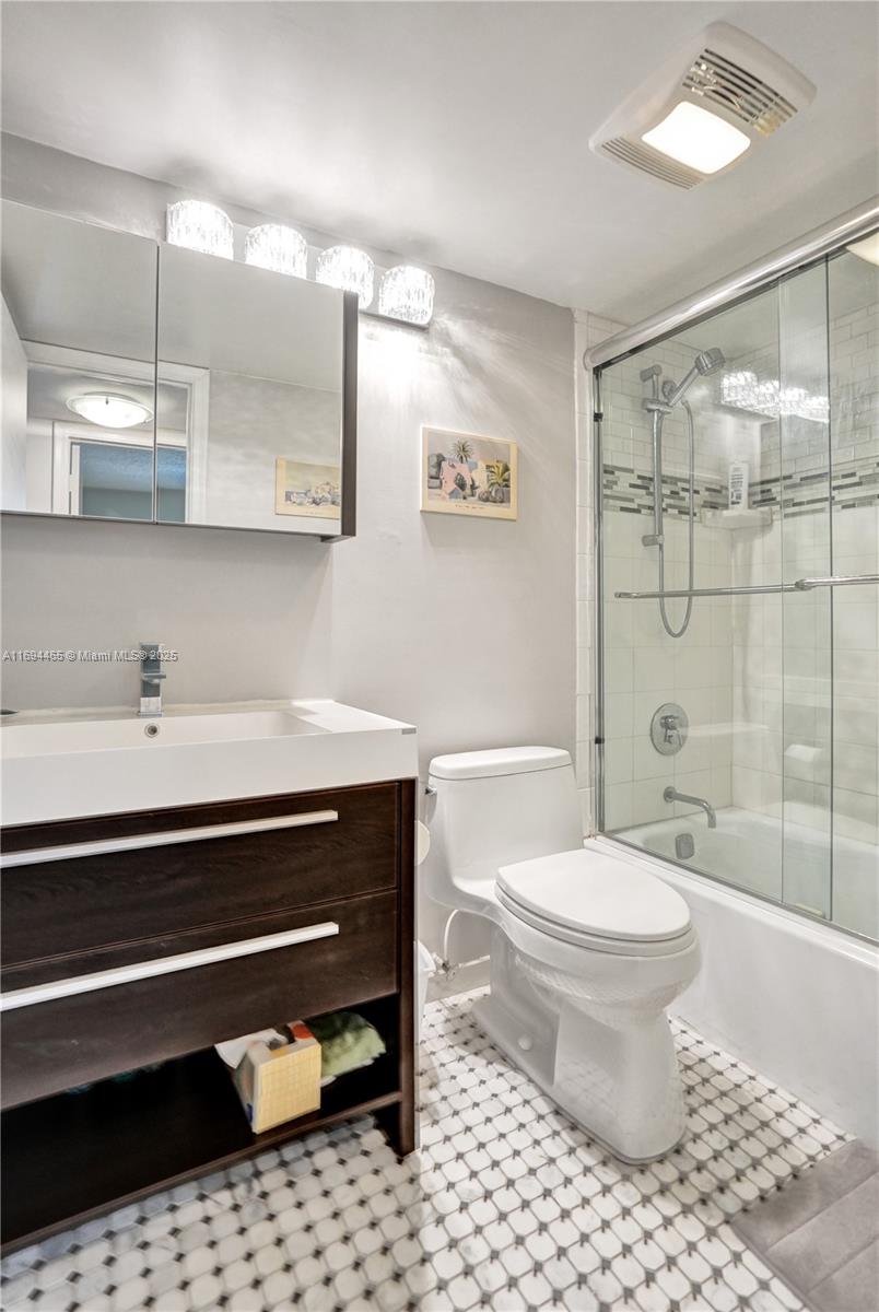 HOLLYBROOK GOLF AND - Residential