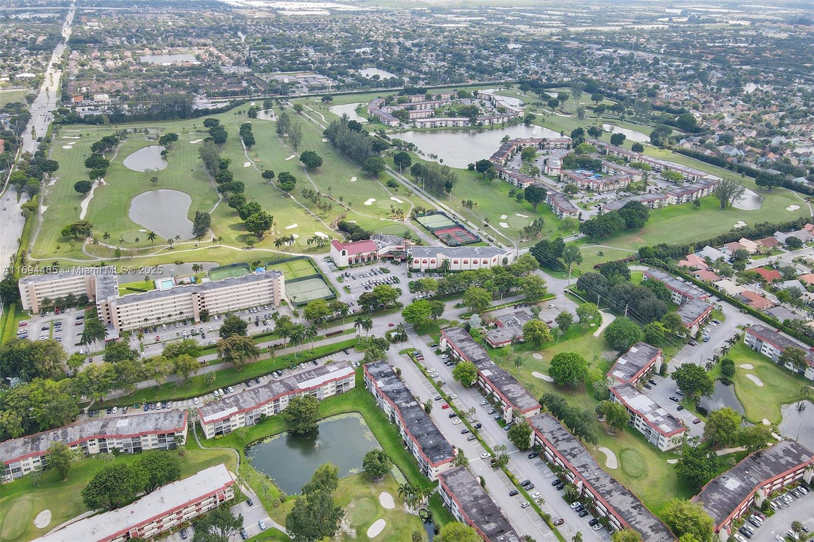 HOLLYBROOK GOLF AND - Residential