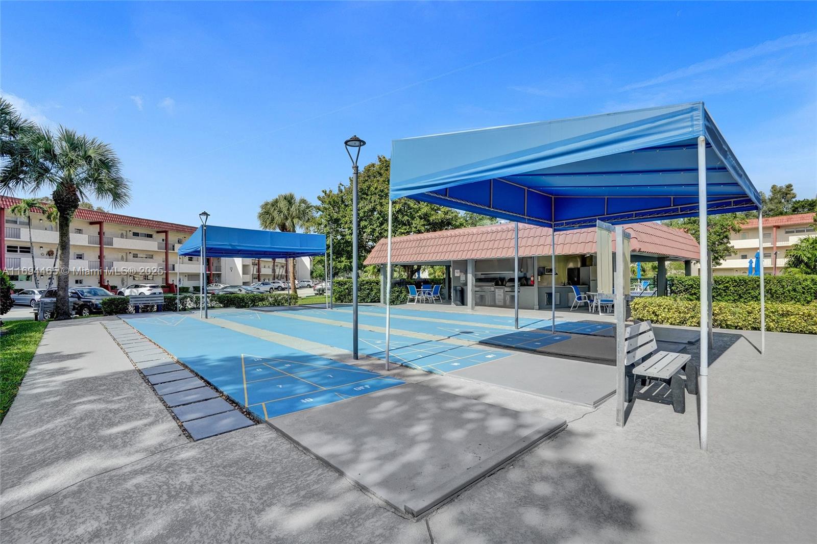 HOLLYBROOK GOLF AND - Residential