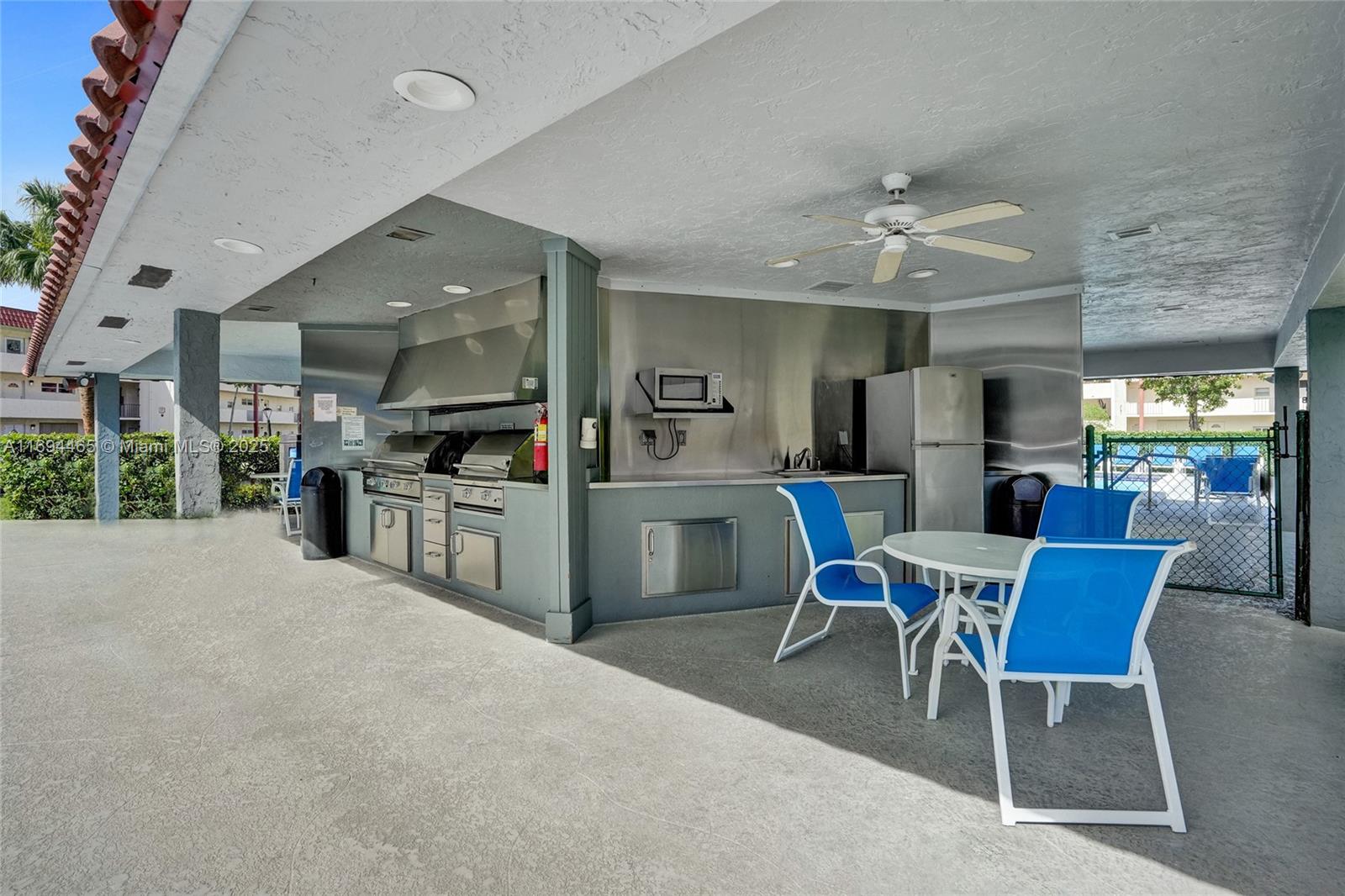 HOLLYBROOK GOLF AND - Residential