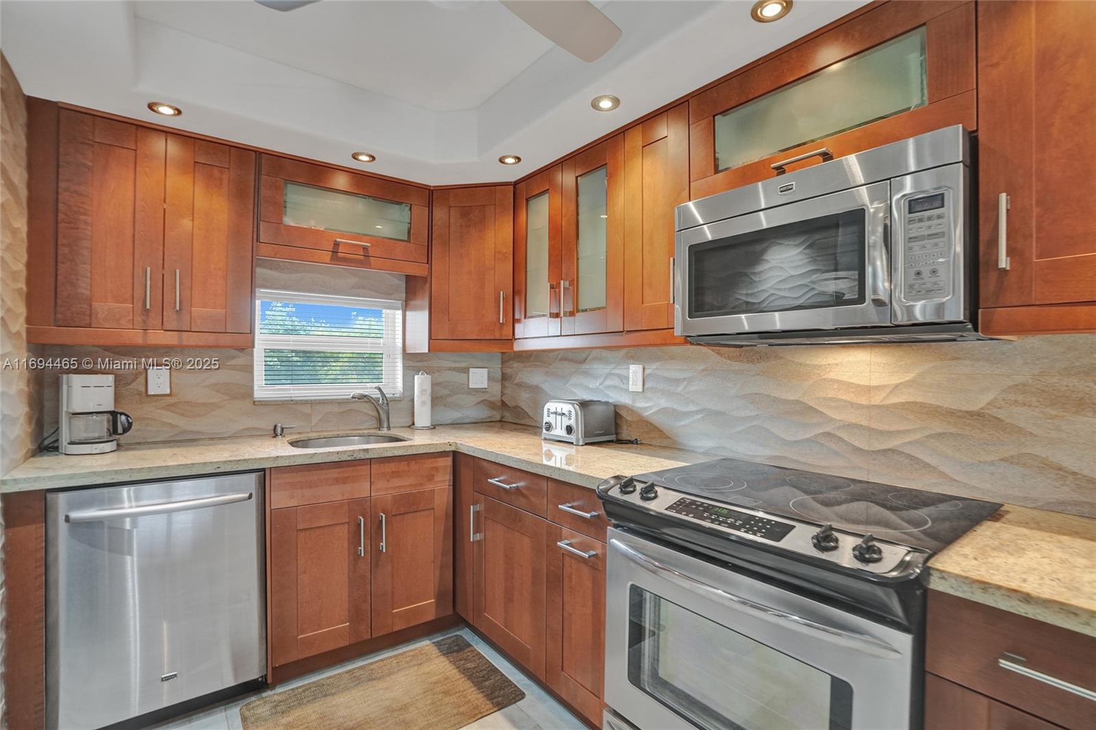 HOLLYBROOK GOLF AND - Residential