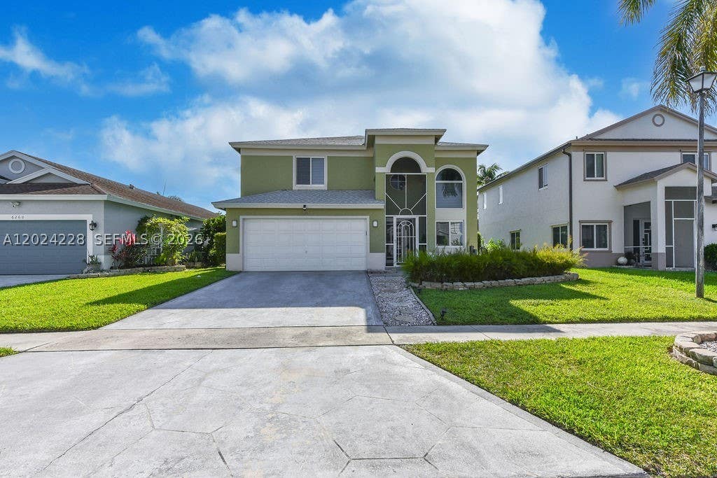 Photo of 6256 Lansdowne Cir, Boynton Beach, FL 33472 (MLS # A12024228)