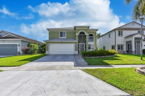 Photo of 6256 Lansdowne Cir, Boynton Beach, FL 33472 (MLS # A12024228)