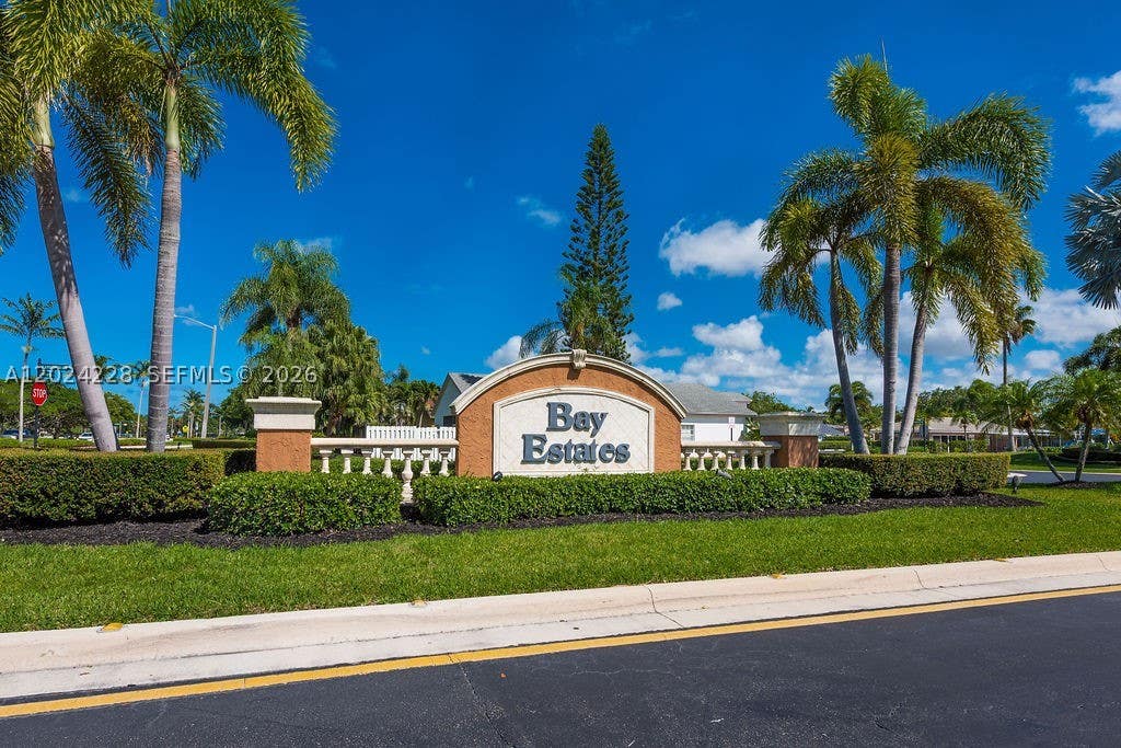 Photo of 6256 Lansdowne Cir, Boynton Beach, FL 33472 (MLS # A12024228)