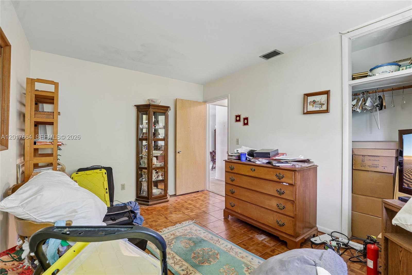 HOLLYWOOD HILLS - Residential