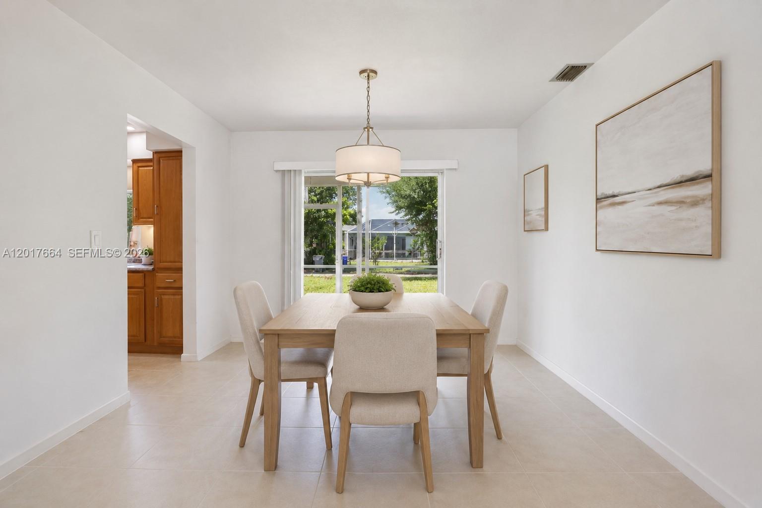 HOLLYWOOD HILLS - Residential