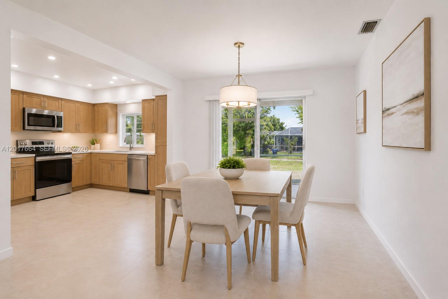 HOLLYWOOD HILLS - Residential