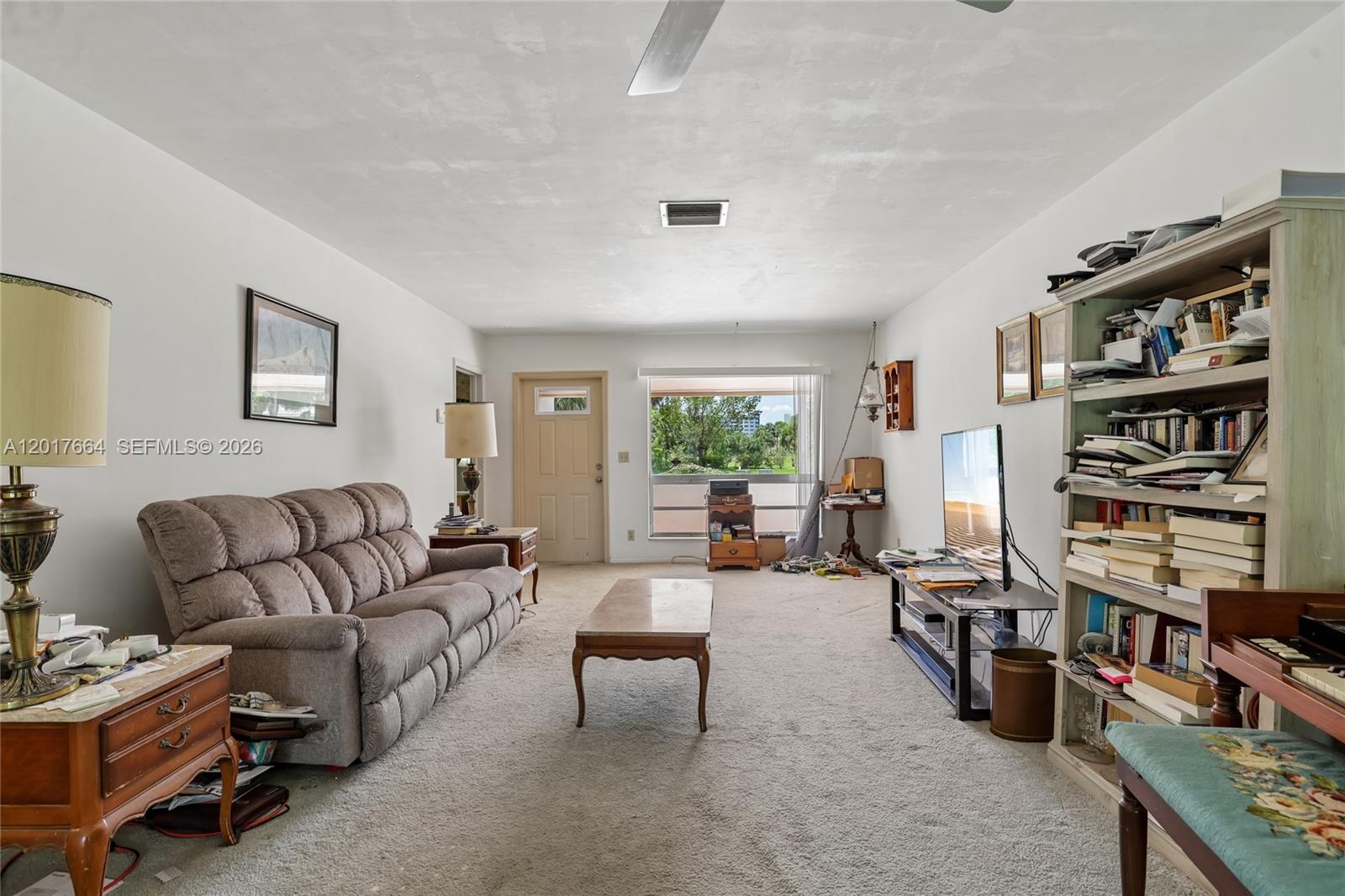 HOLLYWOOD HILLS - Residential